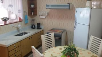 Apartment | Eigene Küche | Großer Kühlschrank, Mikrowelle, Herdplatte