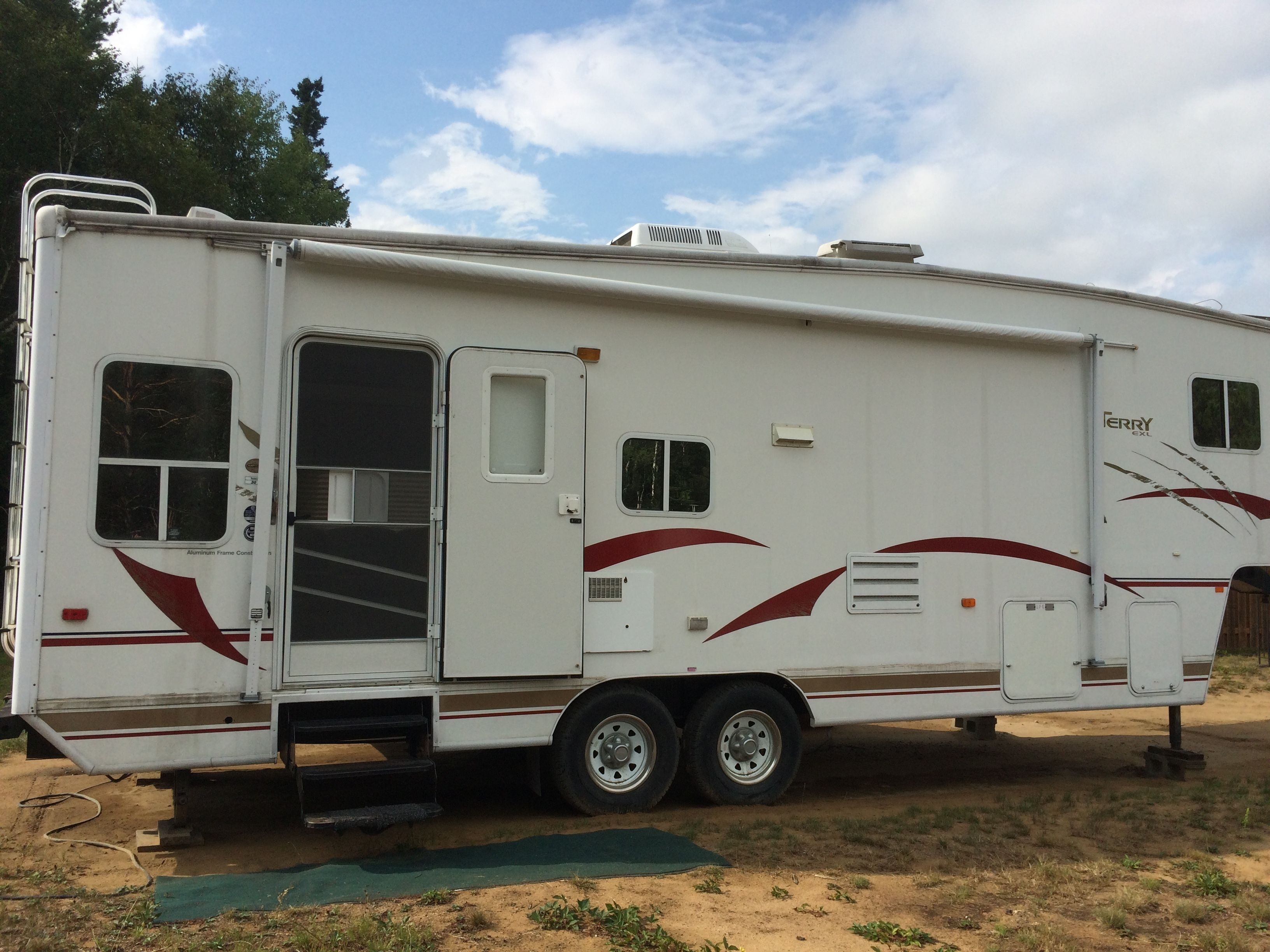 Mobil Karavan, Beberapa Tempat Tidur | 1 kamar tidur, brankas, tempat tidur lipat/tambahan, dan Wi-Fi gratis