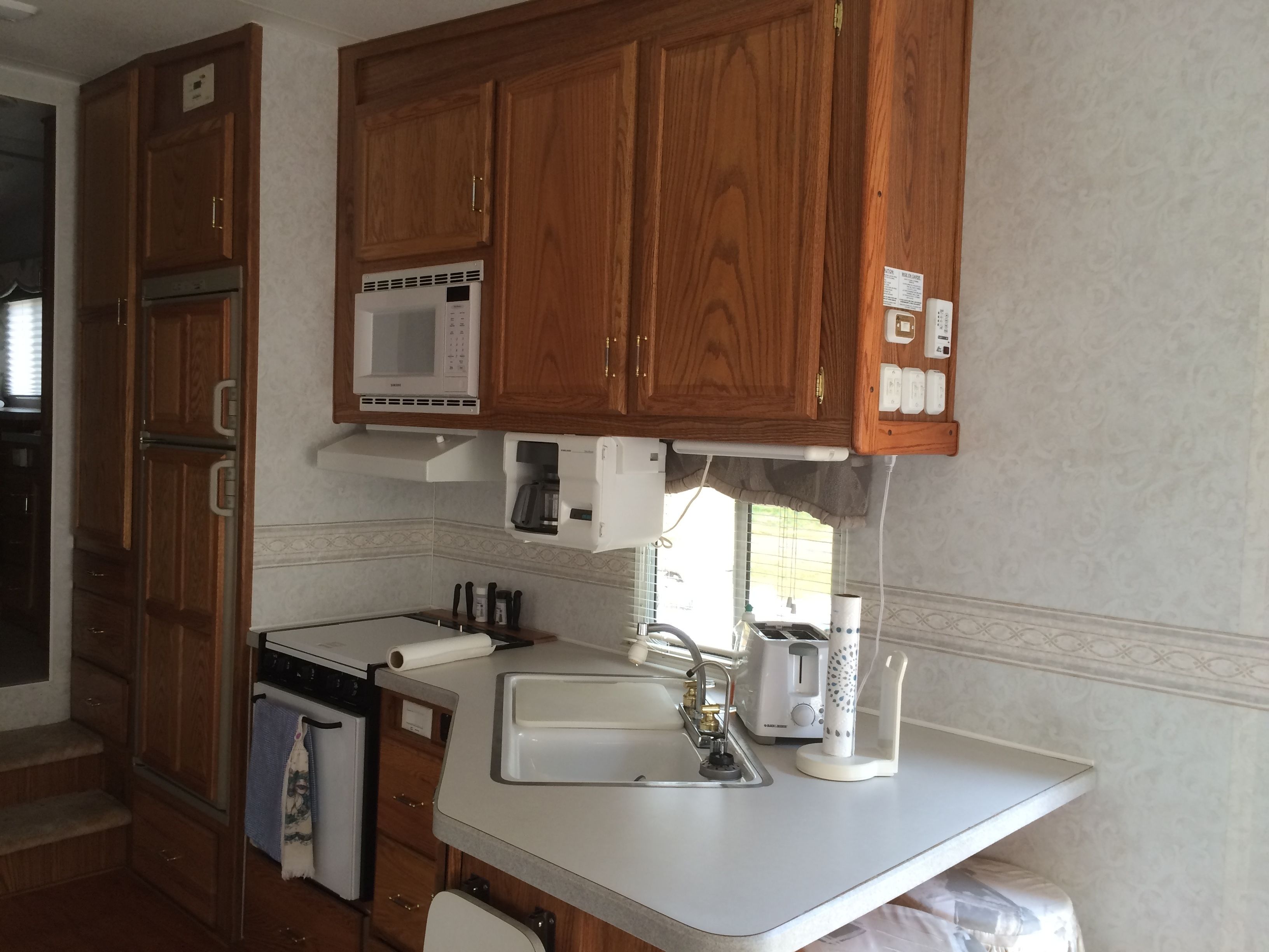 Mobile Home, Multiple Beds | Private kitchen | Full-sized fridge, microwave, stovetop, coffee/tea maker