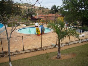 2 outdoor pools, sun loungers - Chalé Refúgio (Amparo)