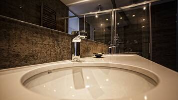 Tweepersoonskamer | Badkamer met douche