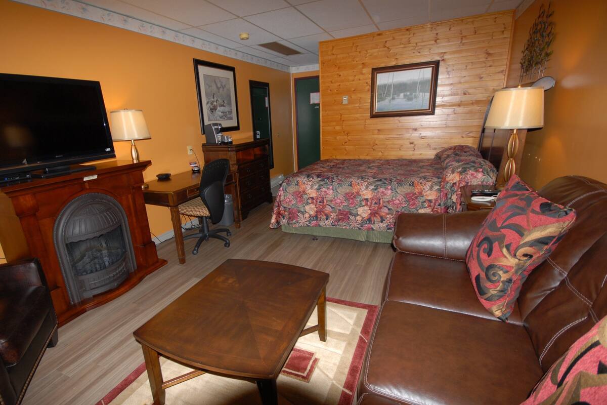 Deluxe Room, 1 Queen Bed, Non Smoking