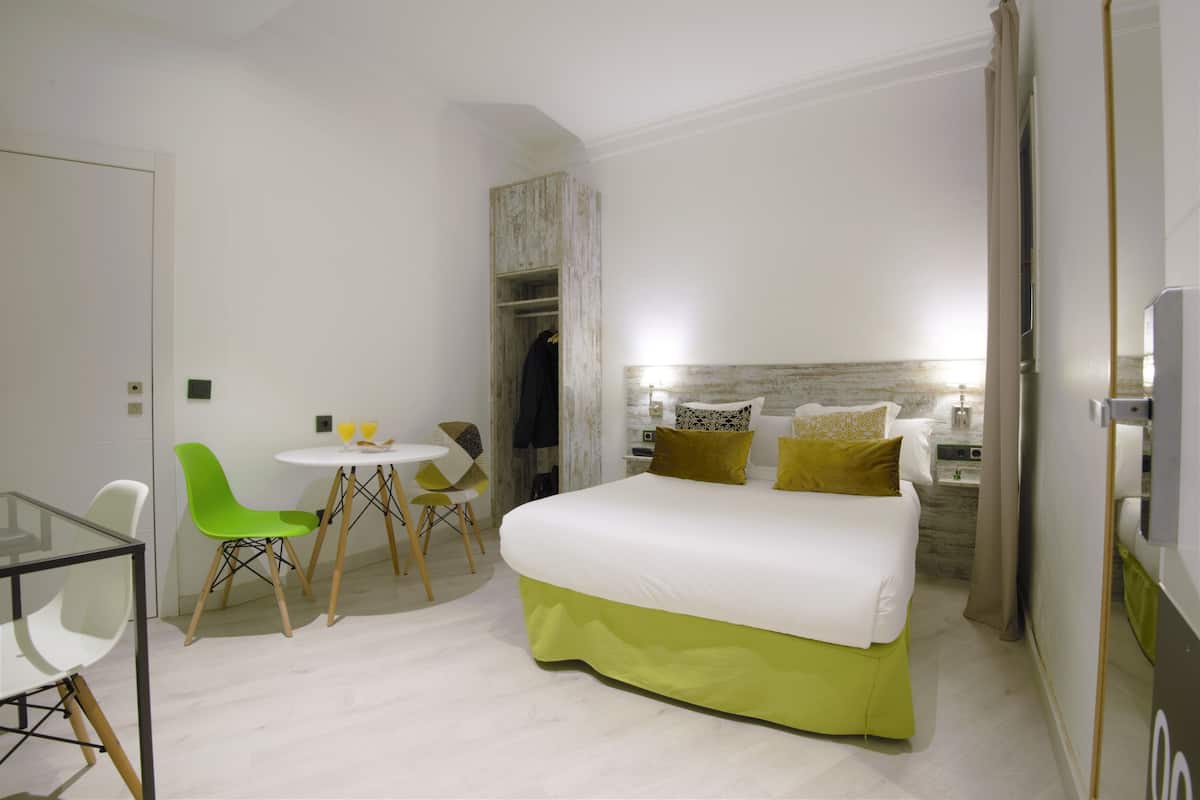 Camera con letto matrimoniale o 2 letti singoli | 1 camera, biancheria da letto di alta qualità, copriletto in piuma