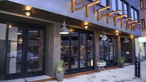 A modern building with large windows and a sign that reads "STAY HERE". -  Staytion Urban City Hotel Mannheim (Mannheim)