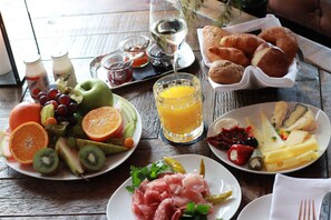 Daily buffet breakfast (EUR 26.50 per person)