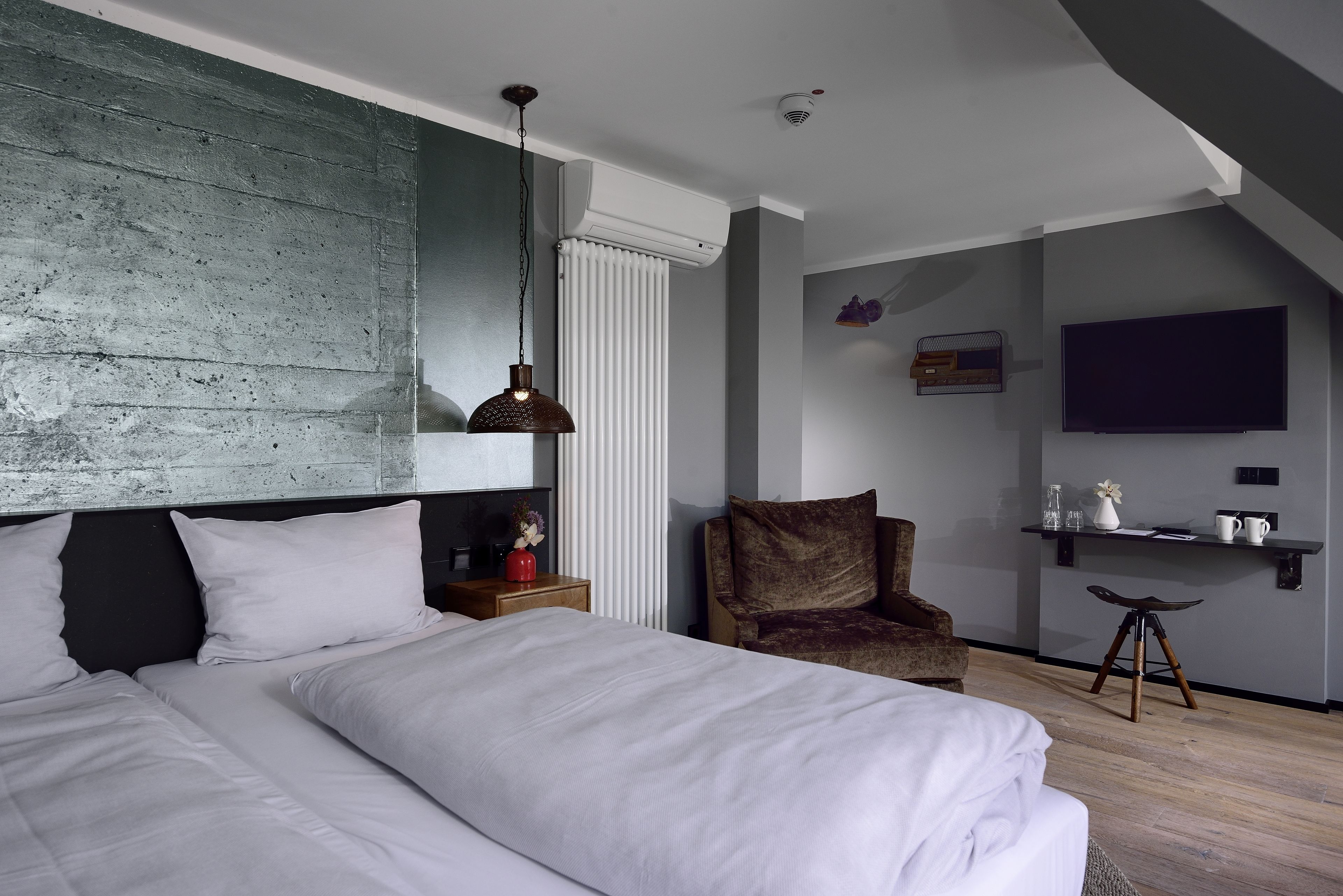 large room | premium bedding, in-room safe, individually decorated, desk