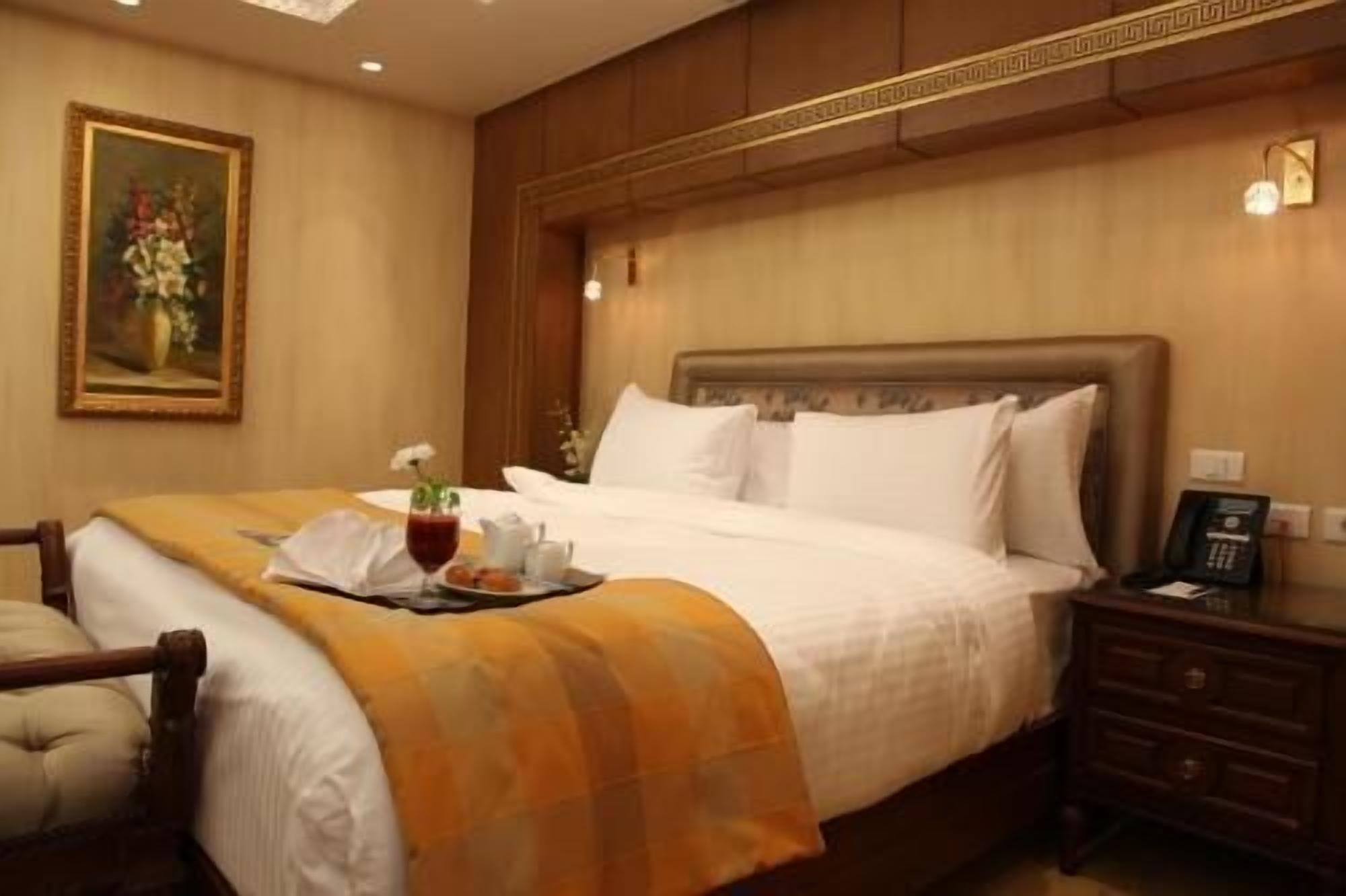 Ropa de cama de alta calidad y minibar 