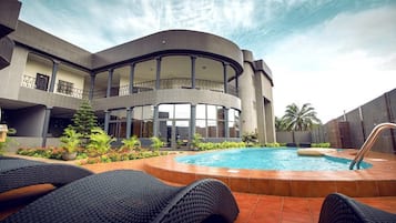 Outdoor pool, pool umbrellas, sun loungers