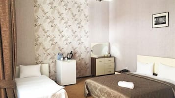 Standard Triple Room | Minibar, desk, soundproofing, free cribs/infant beds