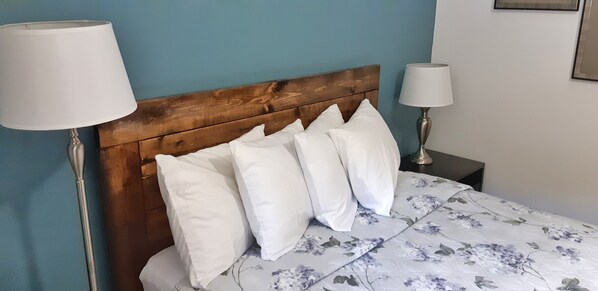 ห้องพัก, เตียงควีนไซส์ 1 เตียง | โต๊ะทำงาน, Wi-Fi ฟรี, ผ้าปูที่นอน