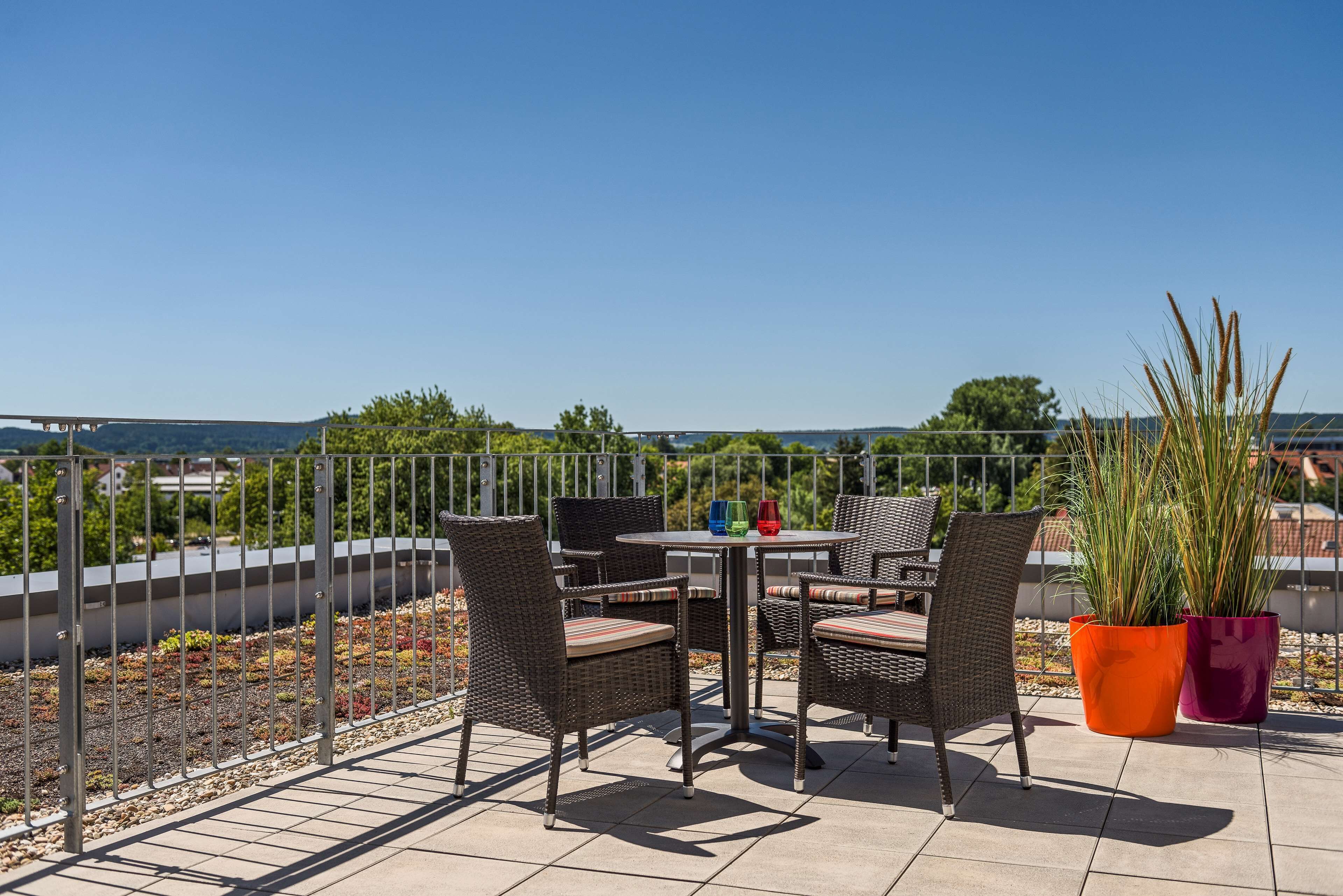 Habitació superior, balcó | Roba de llit d'alta qualitat i matalassos amb encoixinament addicional 