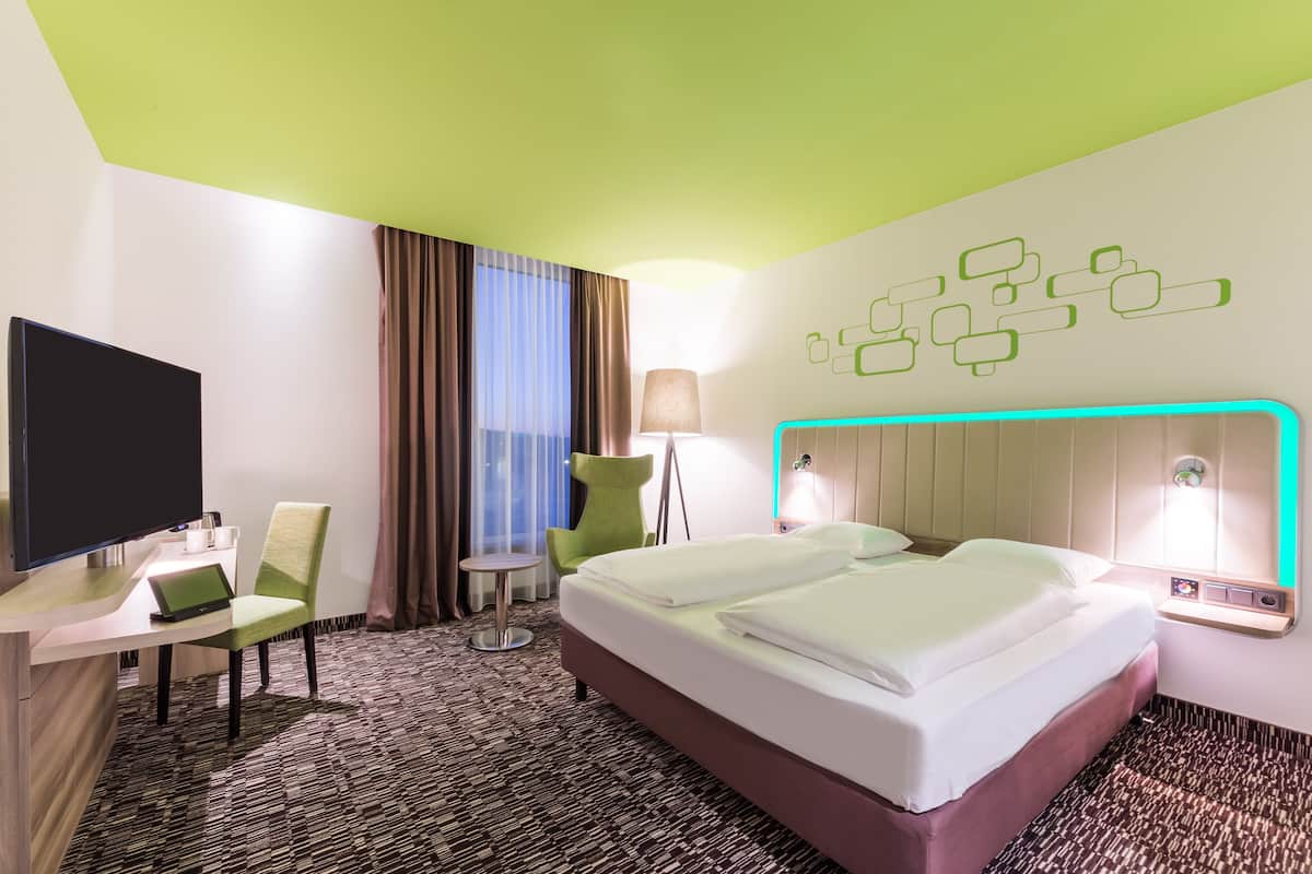 Standard Room | Premium bedding, pillowtop beds, desk, laptop workspace