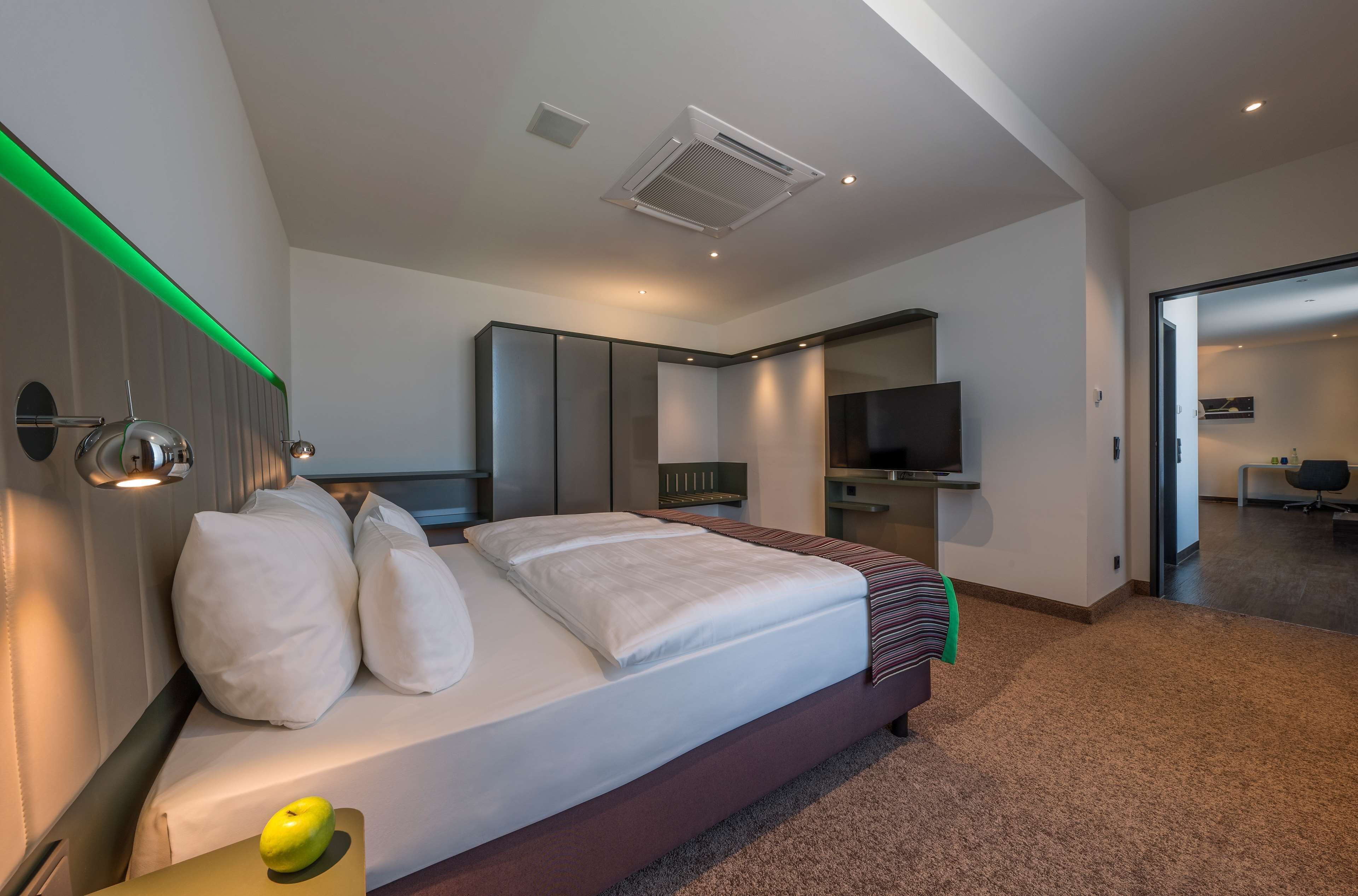 Superior-Zimmer, Balkon | Hochwertige Bettwaren, Pillowtop-Betten, Schreibtisch