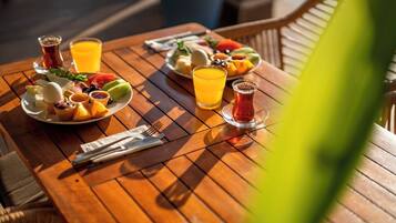 Free daily continental breakfast