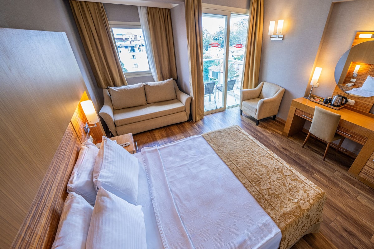 1 quarto, frigobar, escrivaninha, Wi-Fi de cortesia