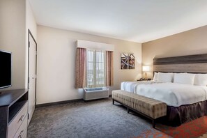 Suite, 1 King Bed, Non Smoking | Premium bedding, pillowtop beds, desk, iron/ironing board - La Quinta Inn & Suites by Wyndham Andrews (Andrews)