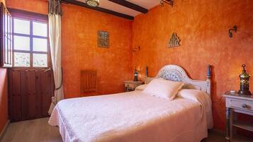 Double Room | Individually decorated, individually furnished, blackout drapes