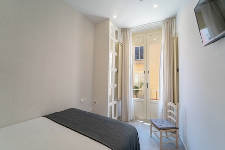 小型套房, 阳台 (I) | 遮光窗帘、免费 WiFi、床单