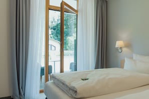 Junior-Apartment, Balkon, Parkblick | 1 Schlafzimmer, Minibar, Zimmersafe, Schreibtisch