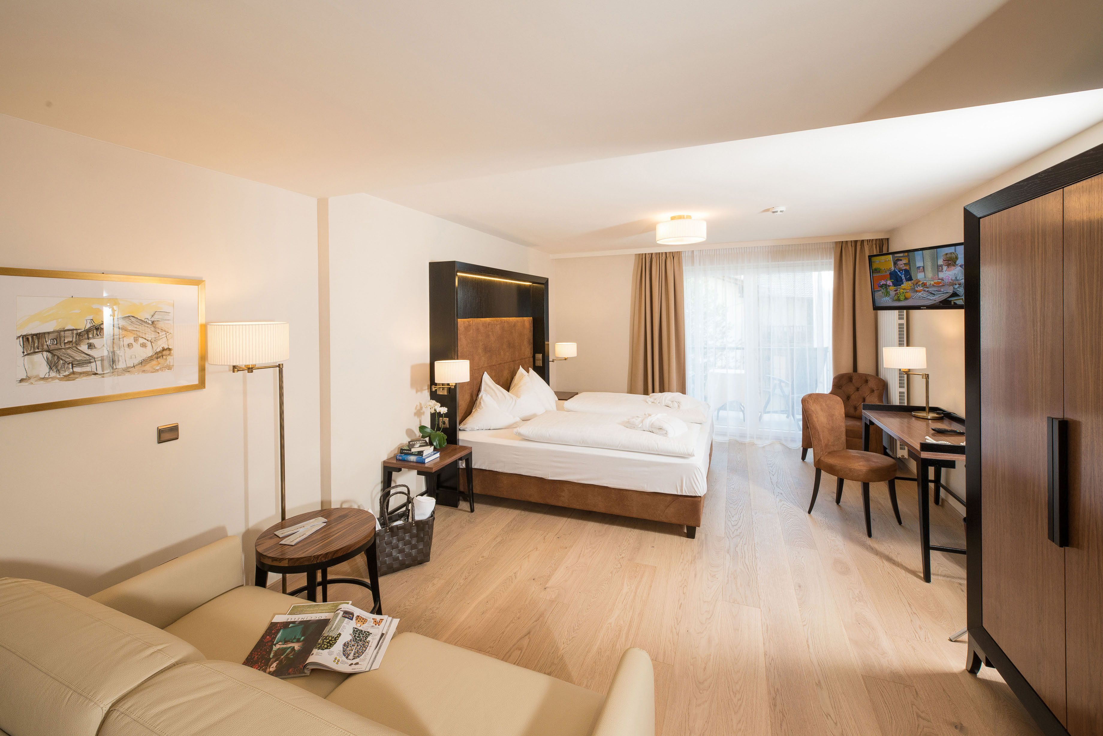 family room, non smoking, courtyard view | premium bedding, in-room safe, desk, soundproofing