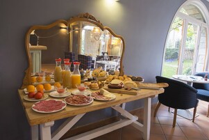Desayuno buffet incluido todos los días 