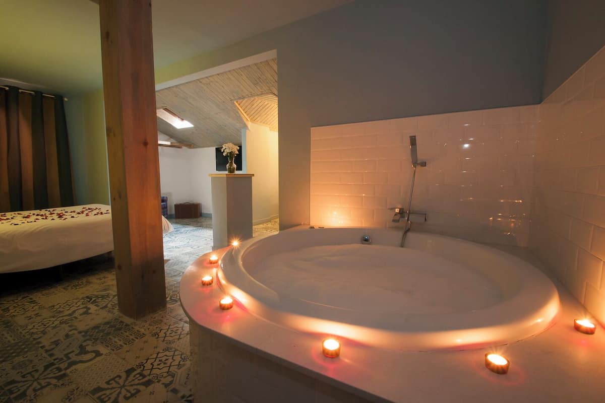 Suite, Hot Tub, Garden View (El cielo) | Minibar, in-room safe, desk, blackout drapes