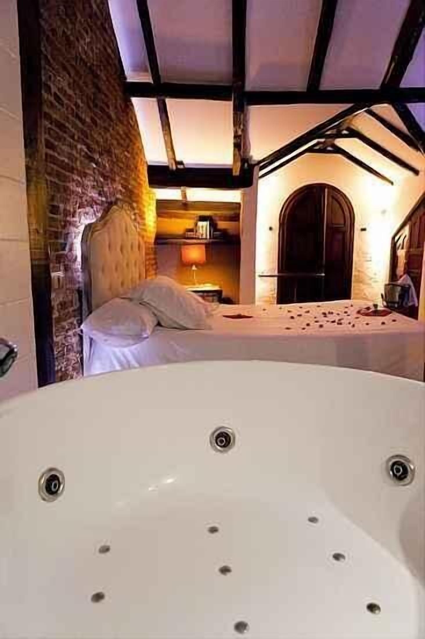 suite, hot tub, garden view (el torreon) | jetted bathtub