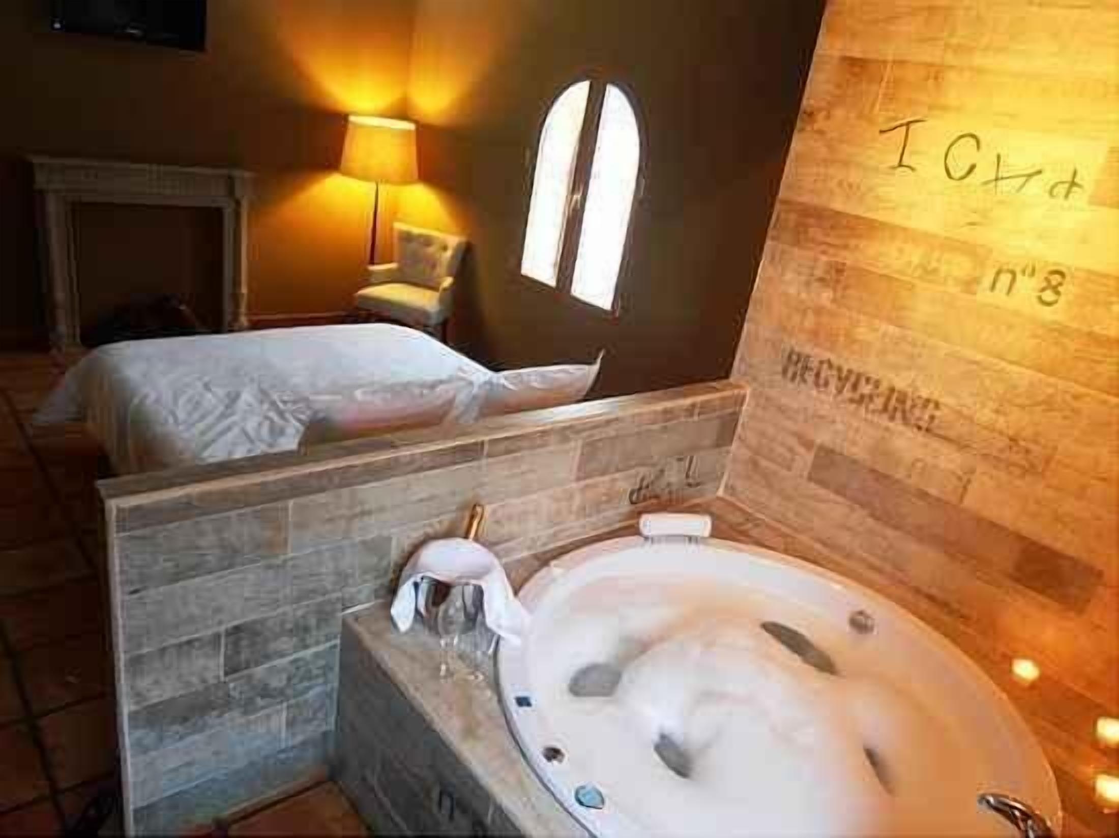 suite, hot tub, garden view (el descanso) | jetted bathtub