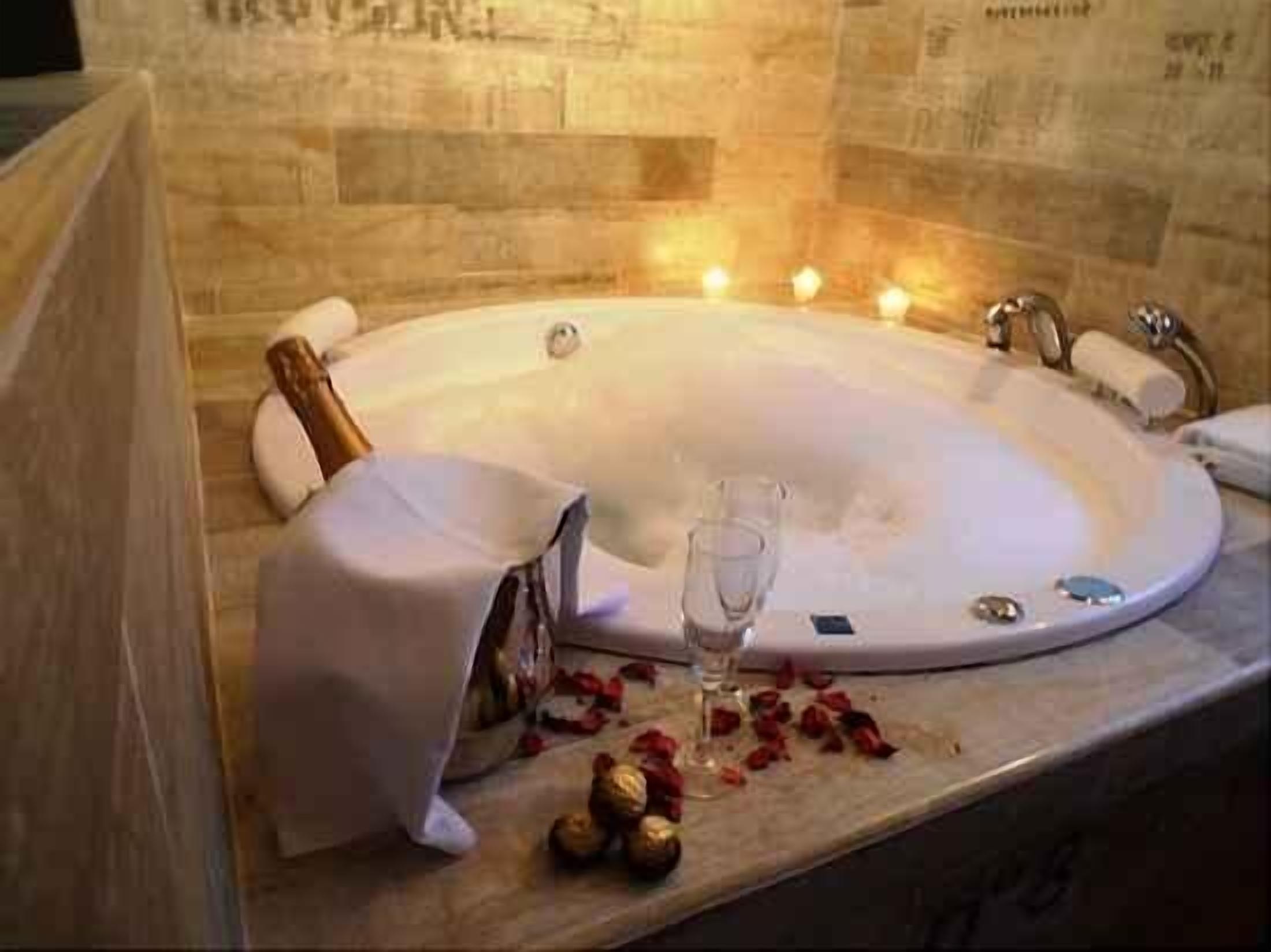 suite, hot tub, garden view (el descanso) | jetted bathtub