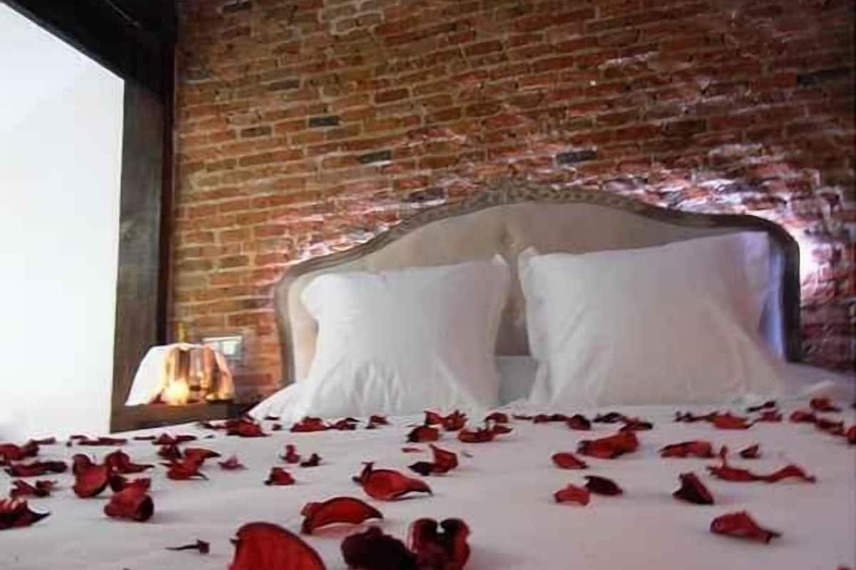 Suite, Hot Tub, Garden View (El torreon) | Minibar, in-room safe, desk, blackout drapes