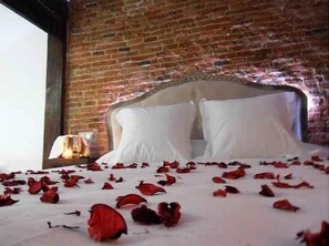 Minibar, in-room safe, desk, blackout curtains - Hotel Rural La Viña (El Espinar)