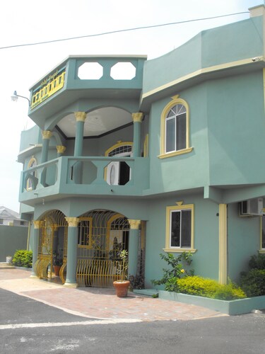 Hotel Tropik Leadonna