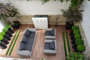 Deluxe Suite, 1 Bedroom, Garden View (Jardin de Rochegrosse) | 1 bedroom, premium bedding, individually decorated - Le 61 Berthier (Paris)