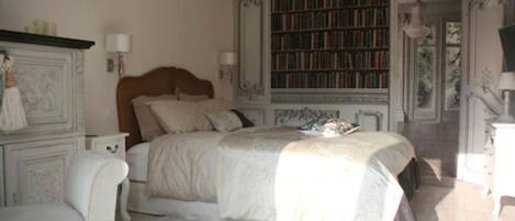 Decoración personalizada, muebles diferentes y escritorio