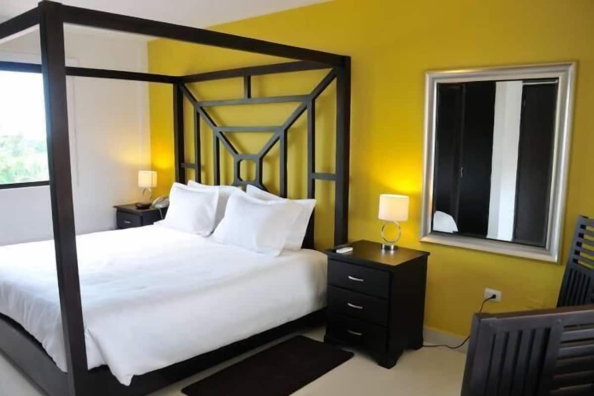 Comfort Room, 2 Bedrooms, Courtyard View | Desk, iron/ironing board, free WiFi, bed sheets