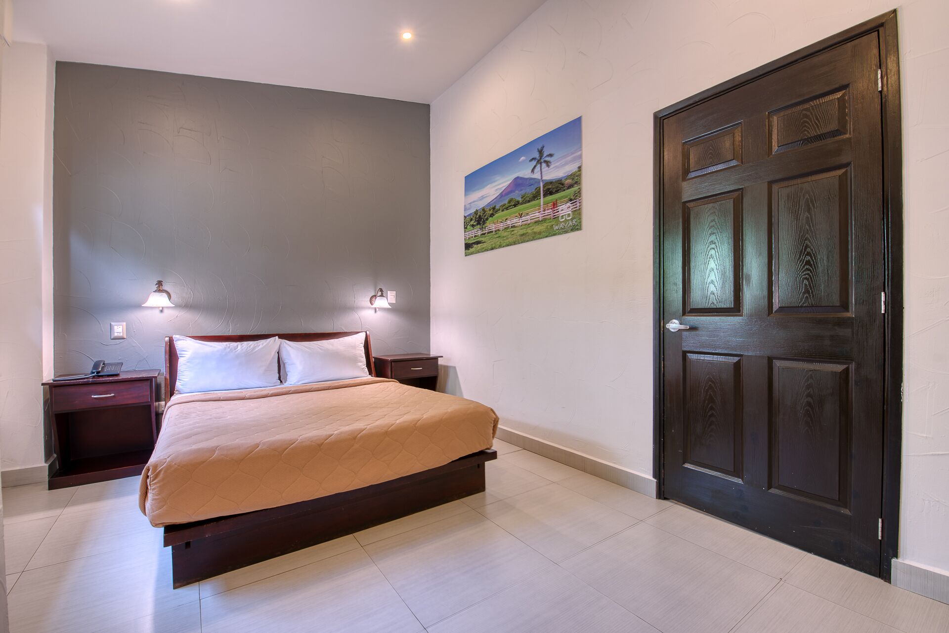 comfort room, 1 queen bed | desk, iron/ironing board, free wifi, bed sheets