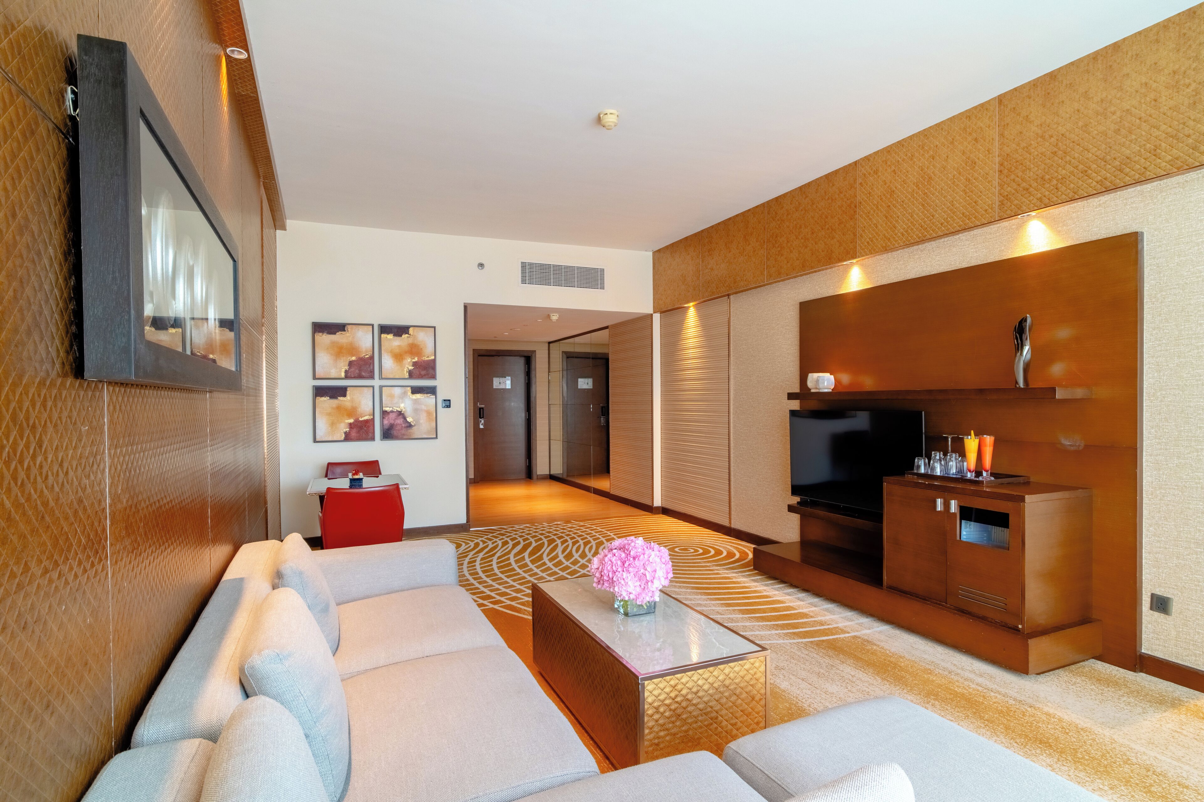 executive suite | living area | 42-inch flat-screen tv with premium tv channels, tv