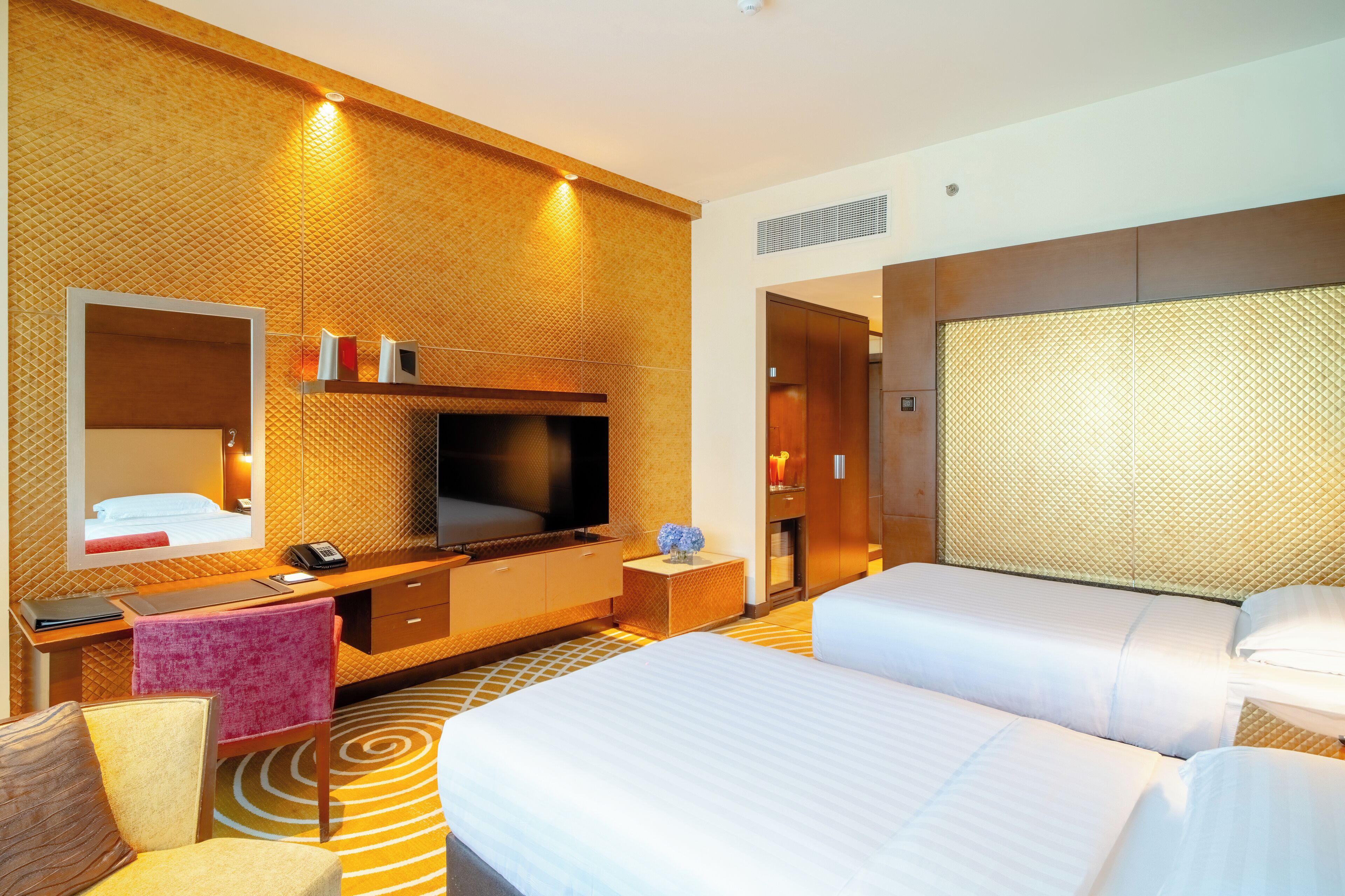 superior twin room | 1 bedroom, minibar, in-room safe, desk