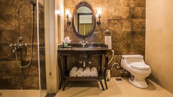 1 bedroom, premium bedding, minibar, in-room safe