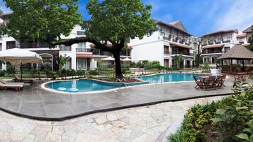 Kolam renang outdoor