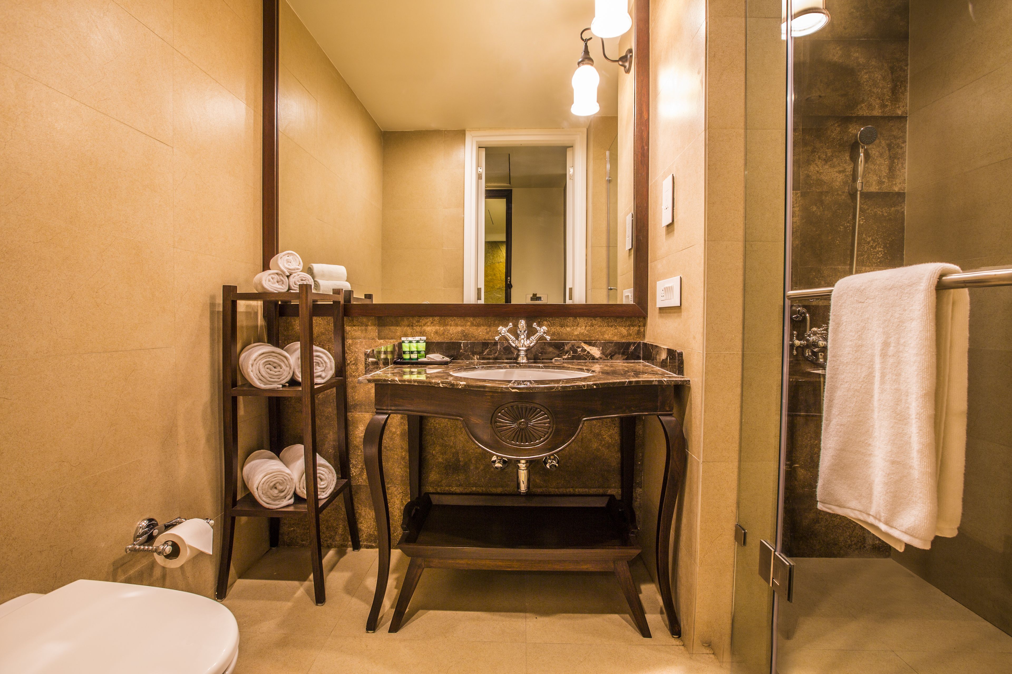 shower, rainfall showerhead, free toiletries, hair dryer