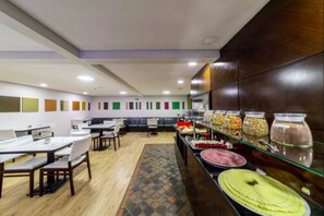 包含每日自助早餐