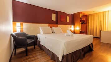 Habitación estándar doble | Minibar, decoración individual, mobiliario individual y escritorio