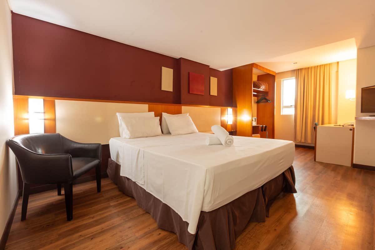 Minibar, bureau, rideaux d’obscurcissement, système d’insonorisation