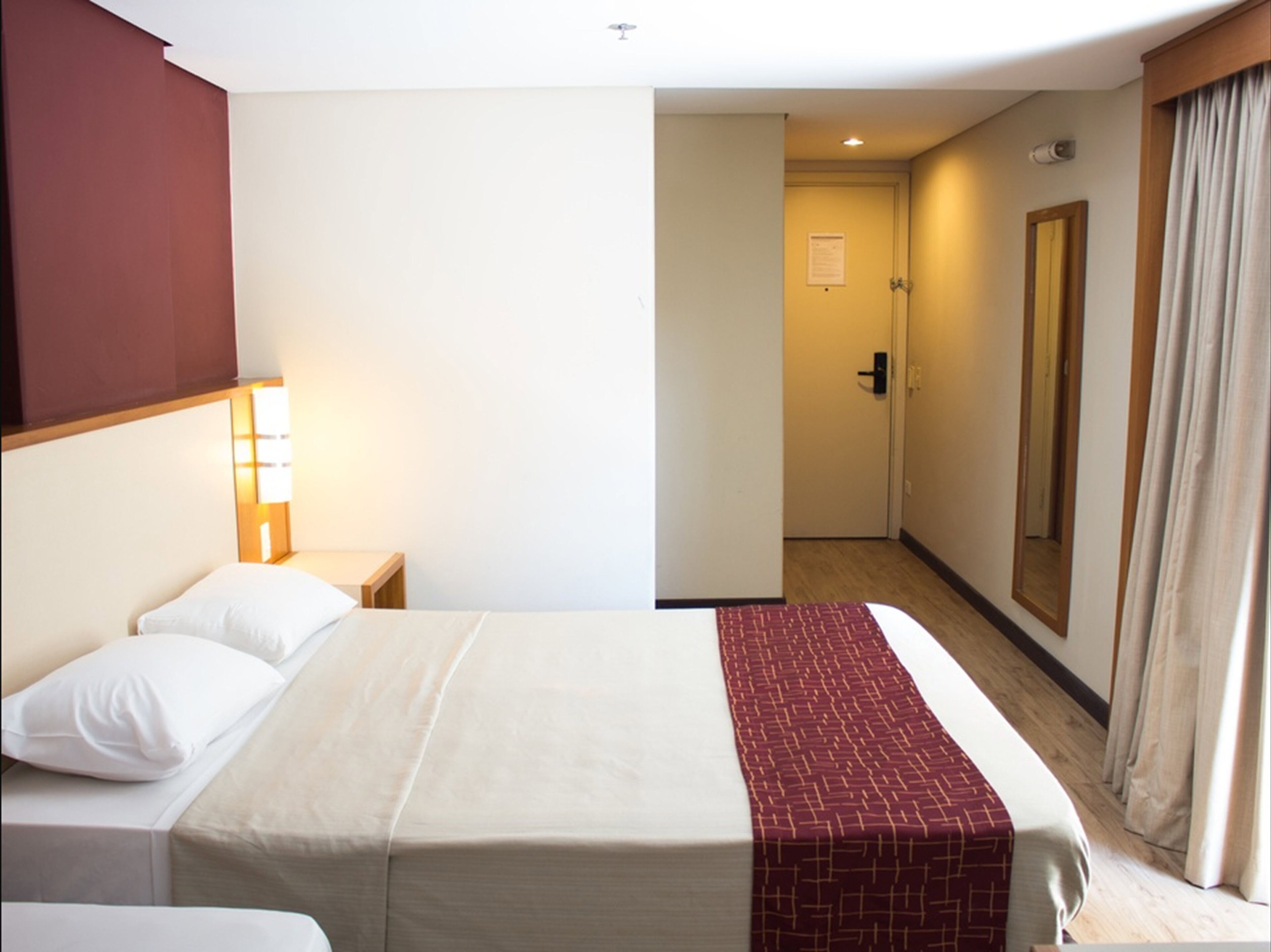 Minibar, individually decorated, individually furnished, desk