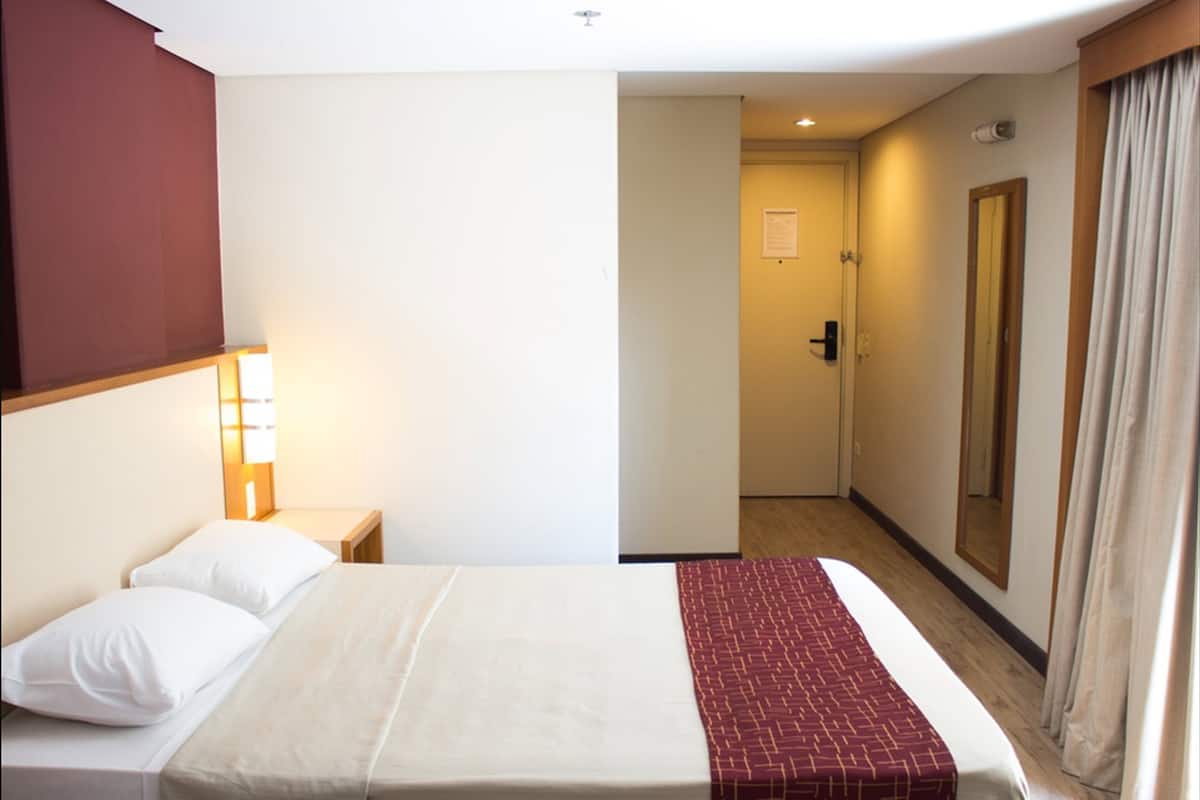 Minibar, individually decorated, individually furnished, desk