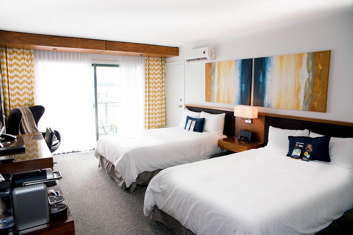 Ropa de cama de alta calidad, minibar, escritorio y cortinas blackout 