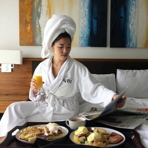 In-room dining - Qualicum Beach Inn (Qualicum Beach)