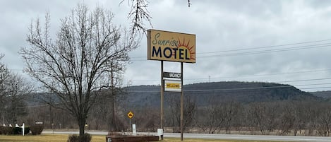 المنشأة من الخارج