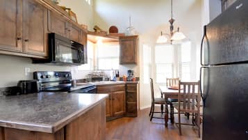 Premium Cottage, Kitchen (Patio and Outdoor Fireplace) | Private kitchen | Full-size fridge, microwave, stovetop, dishwasher